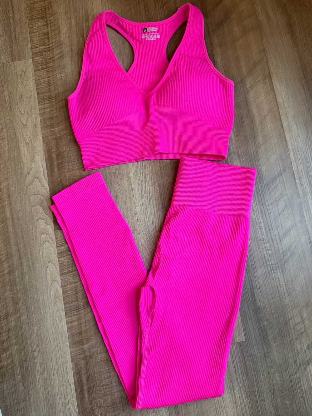 Hot Pink Ribbed Seamless Workout Set Sports Bra & Leggings – Size Sm- Never Worn